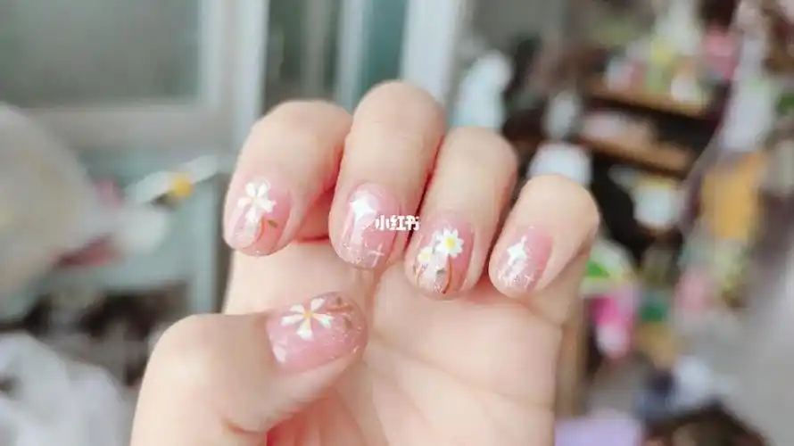 手绘美甲小花花夏天的感觉