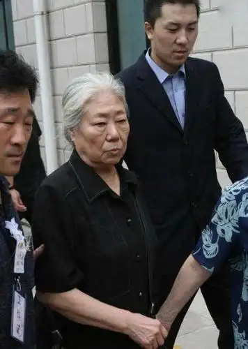 文兴宇追悼会现场,无数群众自发前来送别老艺术家.