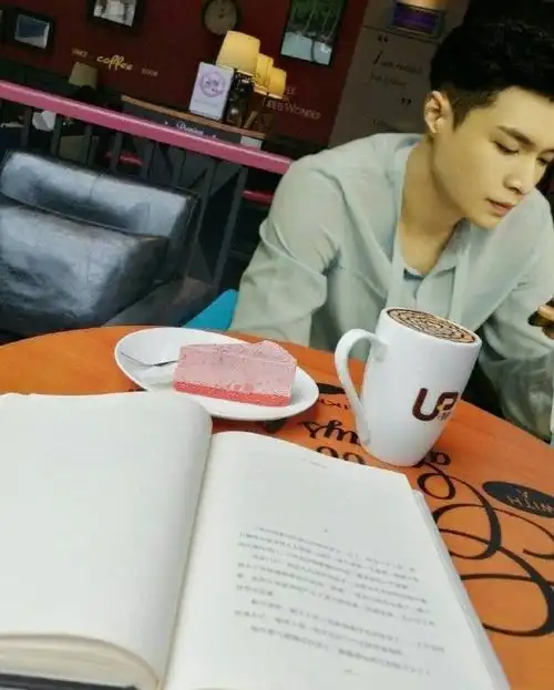 男友视角来啦 快查收心动帅气的张bob吧    @张艺兴|#张艺兴dna音乐