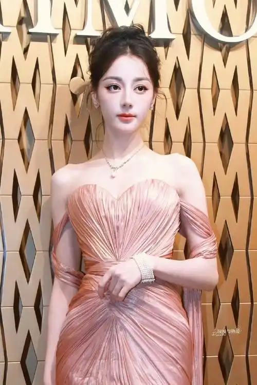 迪丽热巴宋威龙合照##迪丽热巴