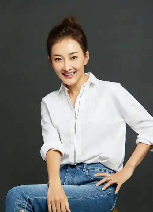 演员牛莉:结婚26年不下厨,连生3个孩子被丈夫一家宠上天