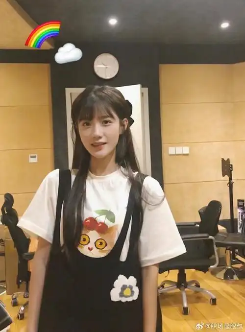 陈意涵式多巴胺穿搭