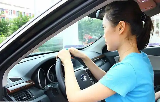 方向盘姿势你握对了吗?