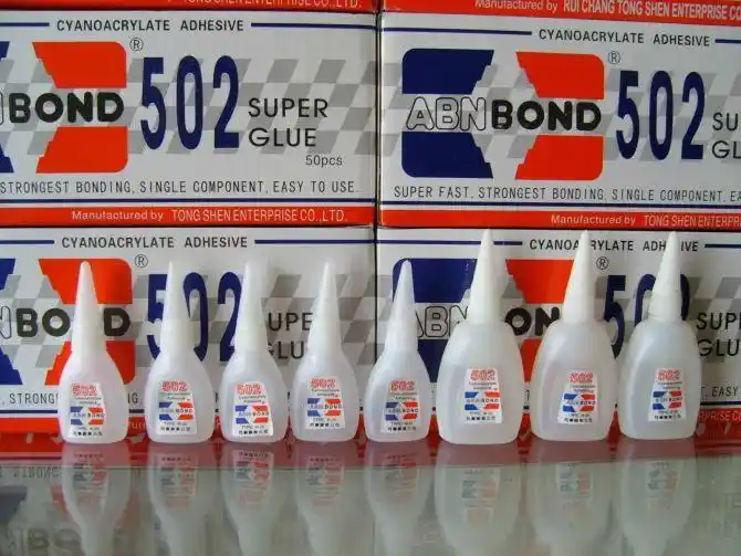 衣服粘上502胶水变很硬怎么办