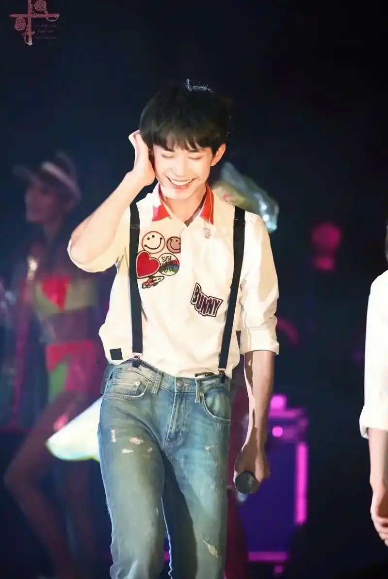 今天是甜豆玺 #易烊千玺 #千纸鹤 #玺子哥 #治愈系笑容 - 抖音