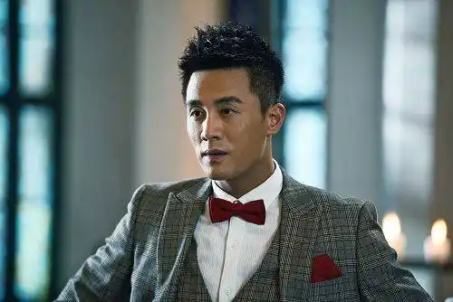 在这部独具宁浩风格的民国夺宝大戏里,杜淳与马苏的情感戏份