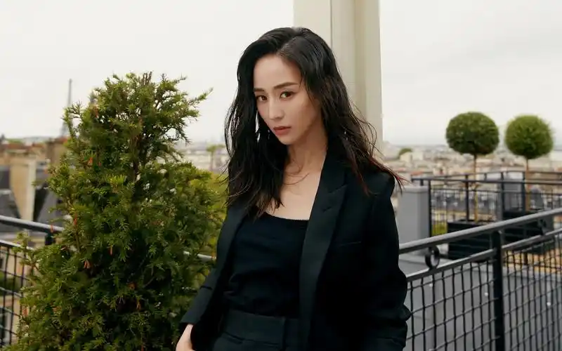 张钧甯酷飒优雅高清桌面壁纸