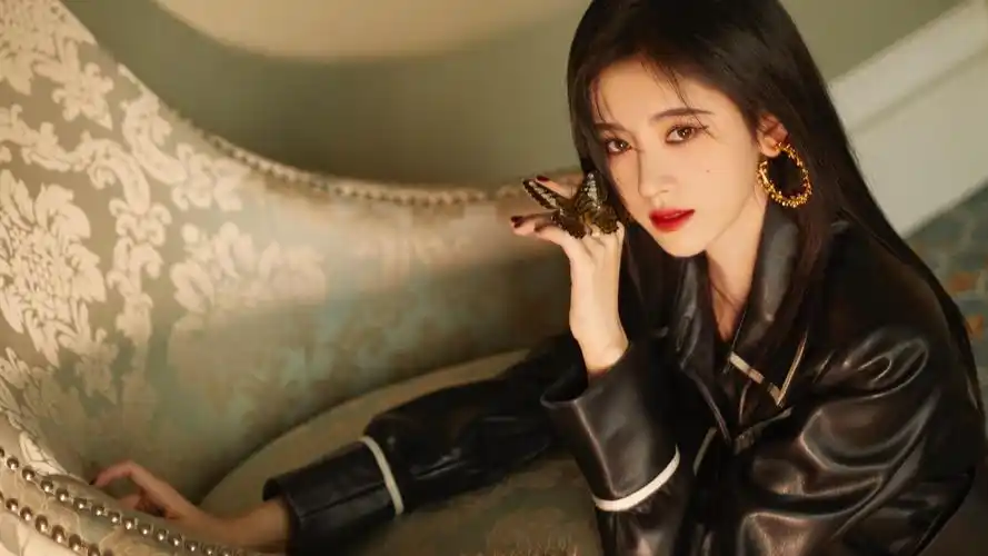 鞠婧祎黑酷皮衣酷飒写真