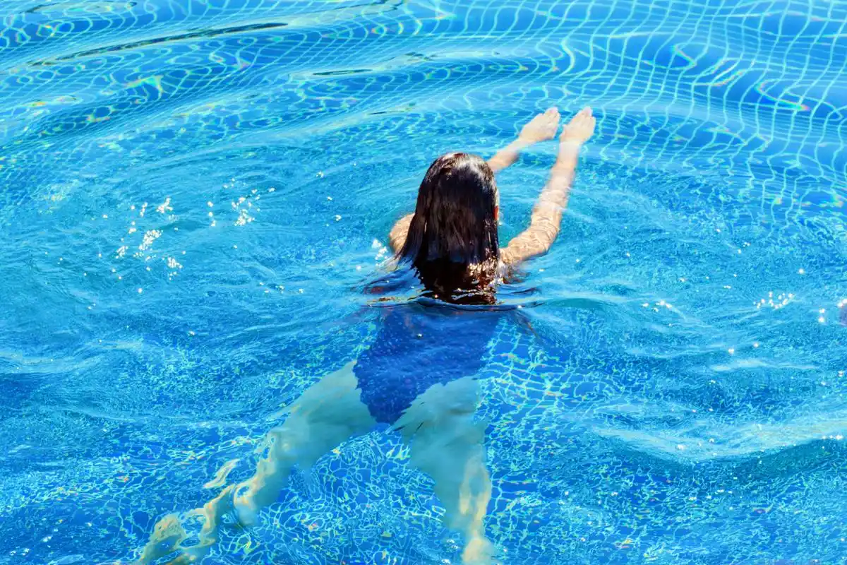 在选择游泳的时候