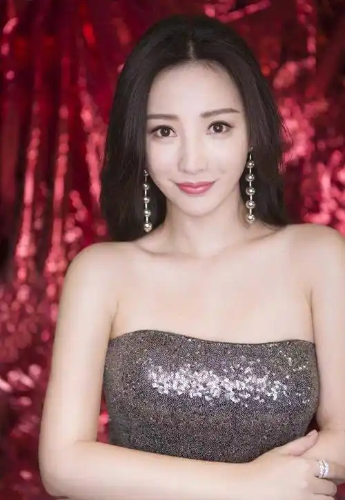 "穿衣显瘦,脱衣有肉"的十大微胖女明星,到底哪位才是你的菜?