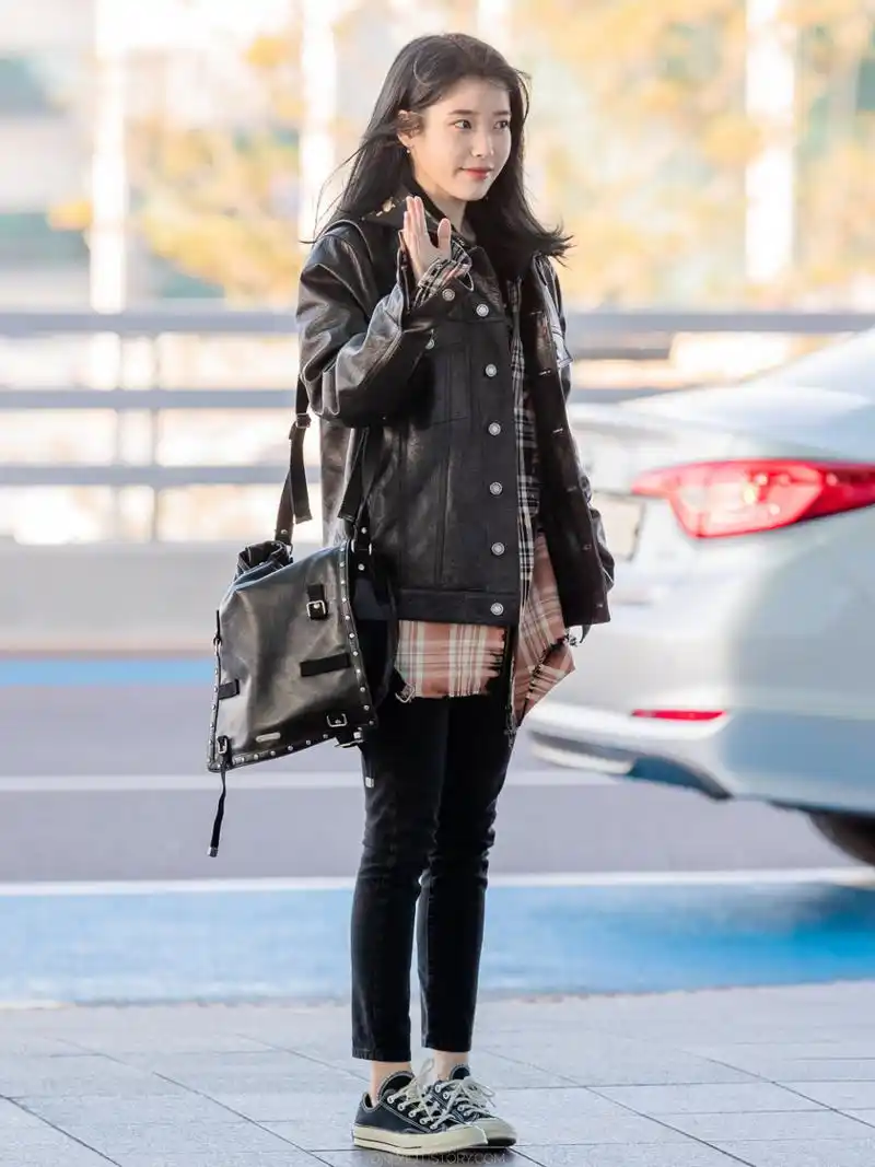 u私服酷酷的小女孩李知恩 iu李知恩191129机场私服穿搭分享 小个子