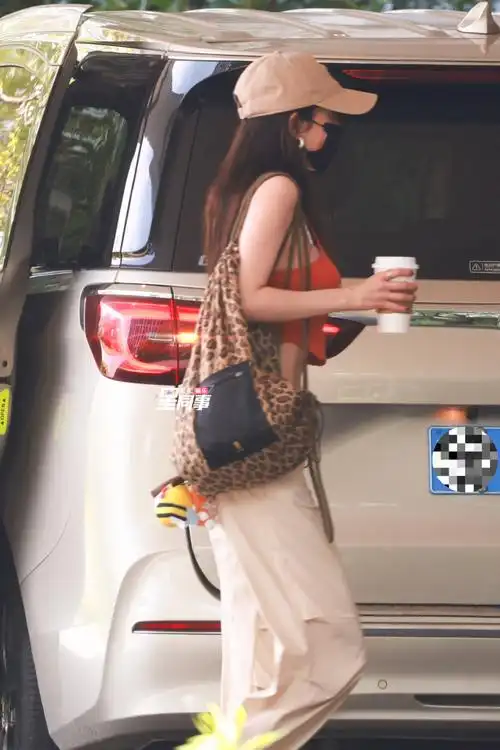 杨幂腰臀比好绝