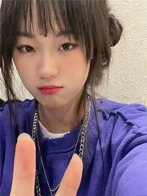 三千万顶流瓜成谜,华晨宇樊博艺也躺枪,男方工作室辟谣恋情传闻_网友