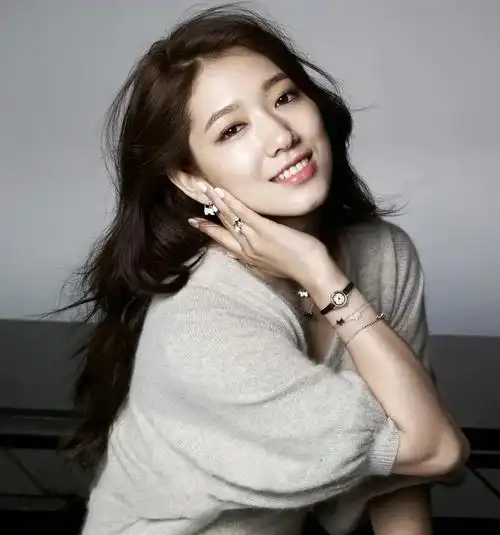 朴信惠,优雅迷人,甜美可爱的写真照!__财经头条