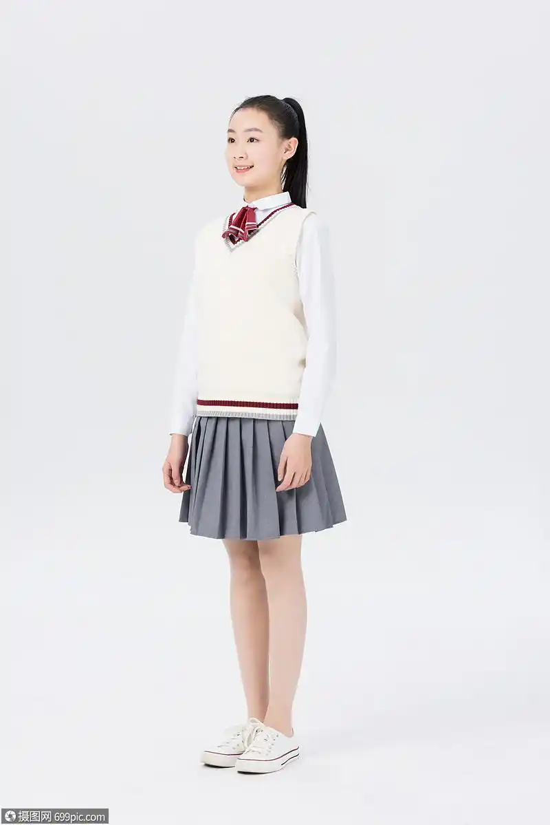 穿校服的中学生可爱形象女孩知识