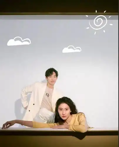 张豆豆与于家翊写真,姿势亲密,郎才女貌,疑似假戏真做!