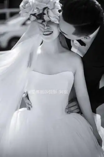 摄影师阿强的婚纱摄影作品《白与黑》