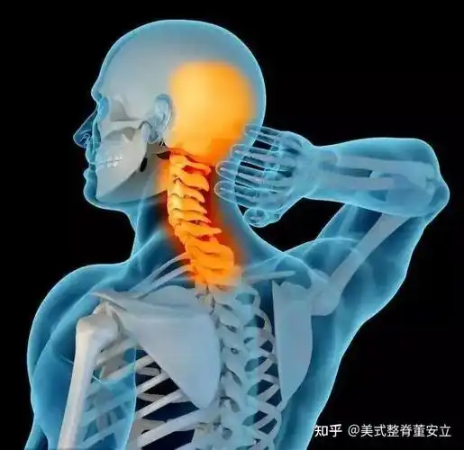 曲度减弱或消失,有的人颈部偏歪,活动正常或轻度受限,颈部肌肉痉挛,散