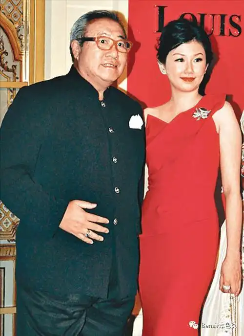 不久前关之琳自创品牌"芝芝"开幕,马清伟也携winne一同前往道贺,三