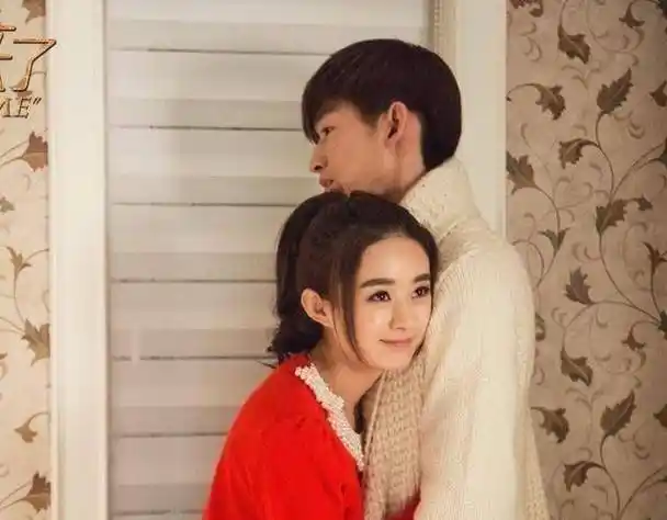 张翰去年还跟张钧甯一起搭档了《温暖的弦》这部剧,该剧中饰演一位