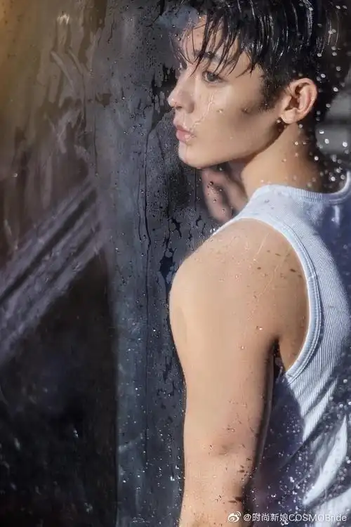 超话曾舜晞超话吴磊超话santa赞多超话黄旭熙超话侯明昊超话一般,简约