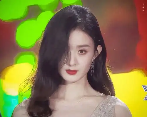 大家觉得复出后的赵丽颖变了么?