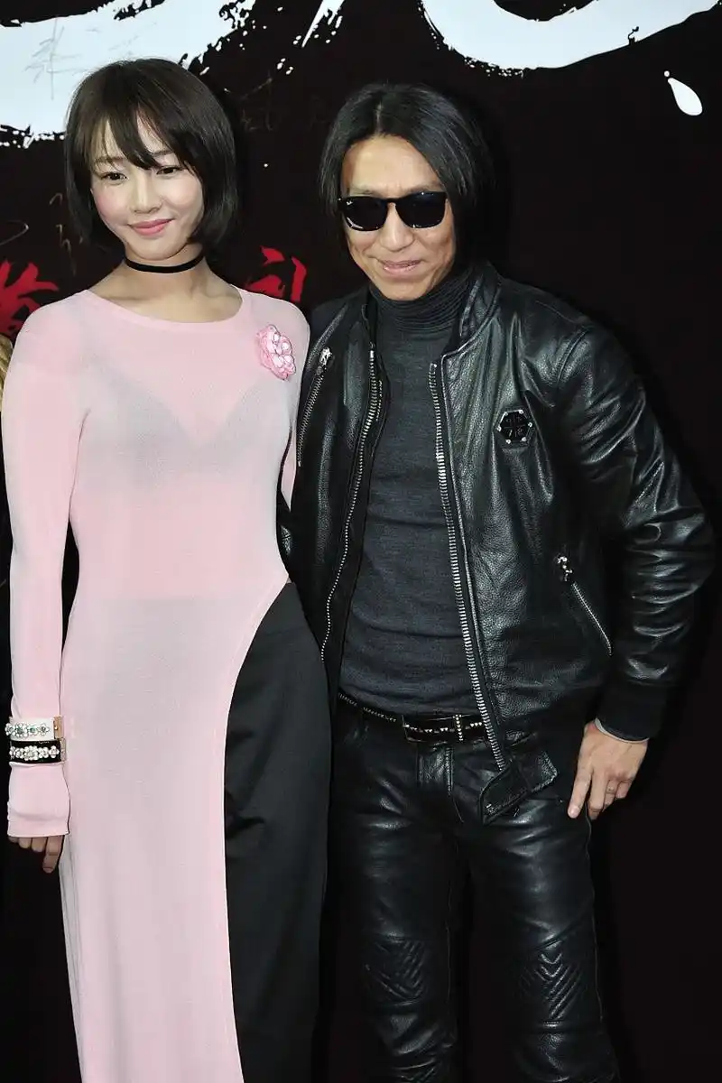 白百何和陈羽凡曾是娱乐圈的一对恩爱夫妻,但最终还是走向了离婚.