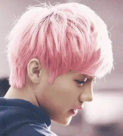 粉色不是女生专属 男生吸睛炫酷粉色染发来袭