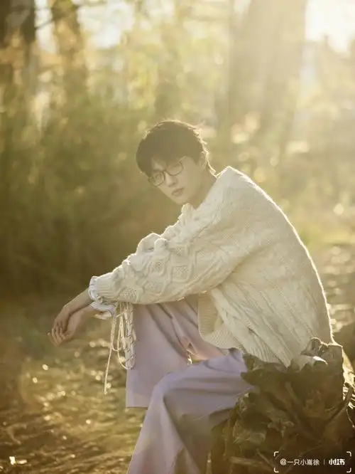 微博:明天是许嵩 的生日,分享一组新相片.