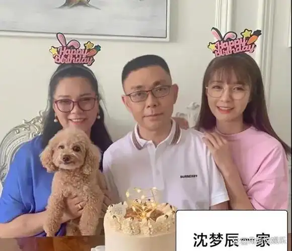 明星们的全家福看看长得像妈妈还是爸爸呢