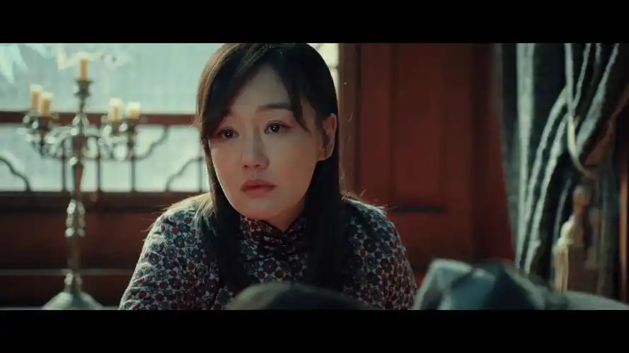 电视剧光荣时代#秦招娣@薛佳凝手臂的疤痕引起叔叔怀疑,为了不暴露