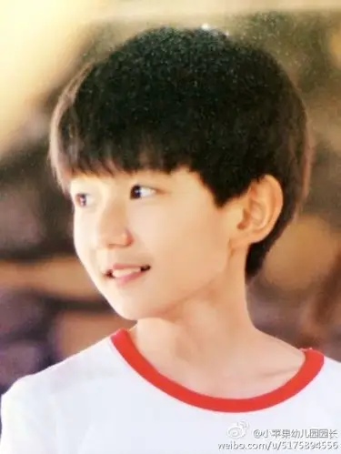 王源# 就算高糊也萌一脸的小苹果quq全世界最最最最最可爱