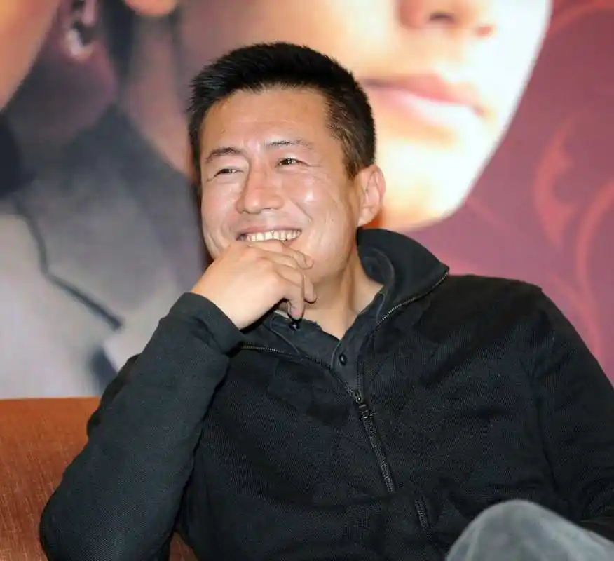 原创高曙光一婚娶江珊二婚娶小16岁娇妻今56岁精神胜小伙