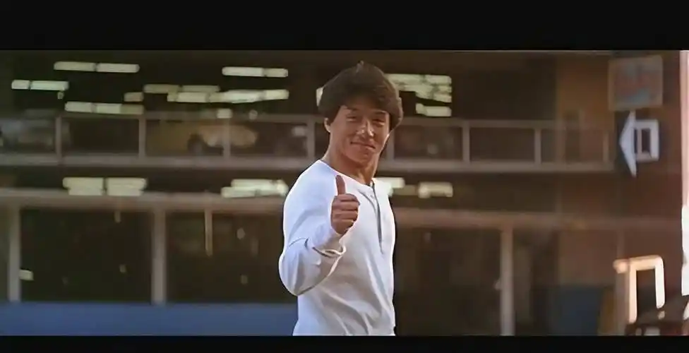 紧接着《尖峰时刻》系列再次创造票房纪录,成龙登上《时代周刊》封面