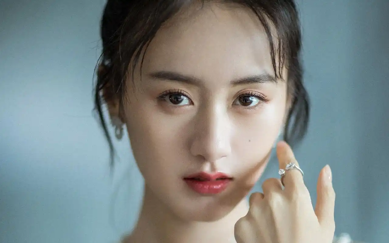 袁冰妍优雅写真图片桌面壁纸