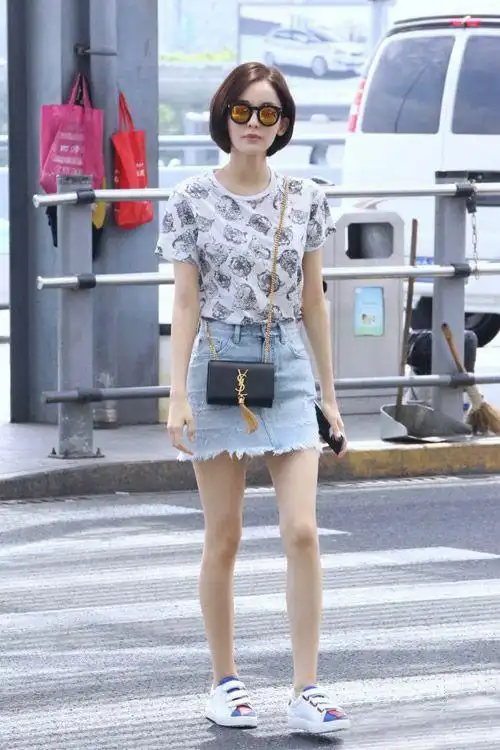 看今夏女星穿衣潮流搭配明星穿衣爱上超短裙图