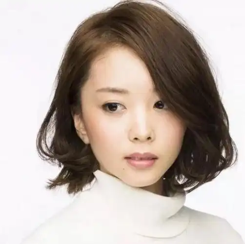 50岁后的女人留什么短发好打理显年轻