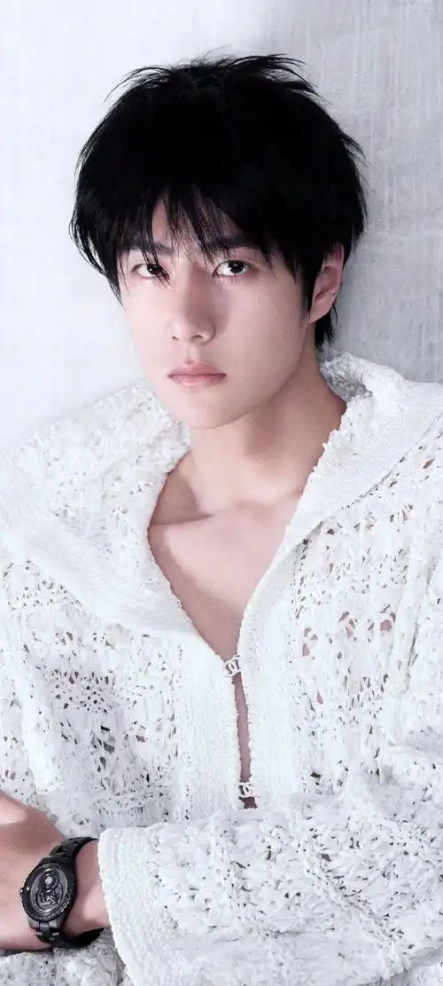 王一博白色无袖#王一博新杂志18宫格全屏壁纸,被博哥狠狠拿捏了,自取