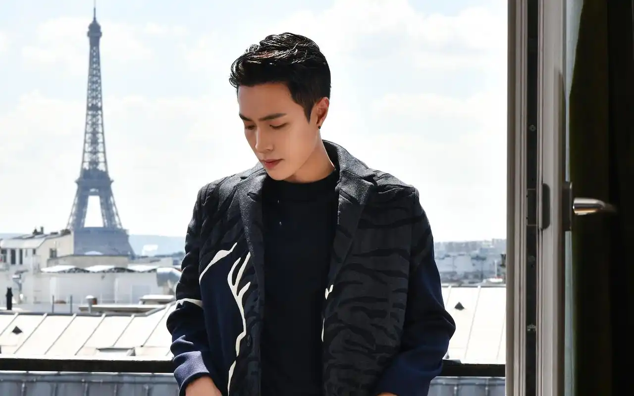 张艺兴巴黎写真帅气图片桌面壁纸高清大图预览1920x1200_大陆明星下载