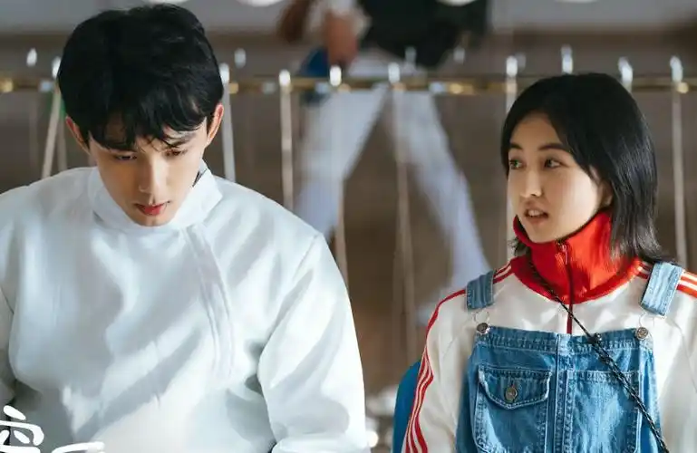 《宠爱》吴磊饰演盲人,与张子枫青梅竹马,剧情好暖