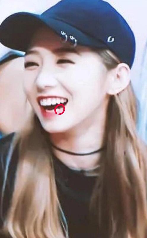 火箭少女c位大佬孟美岐,满脸牛奶旧照被扒,粉丝:这不是孟美岐