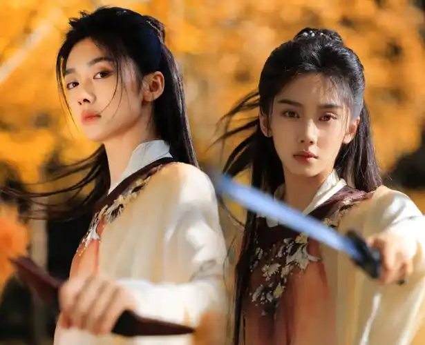 王影璐女扮男装造型##王影璐银杏长袍#被王影璐最新古装写真帅到了