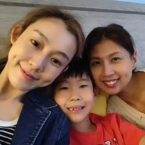 范玮琪晒娃双胞胎飞翔兄弟