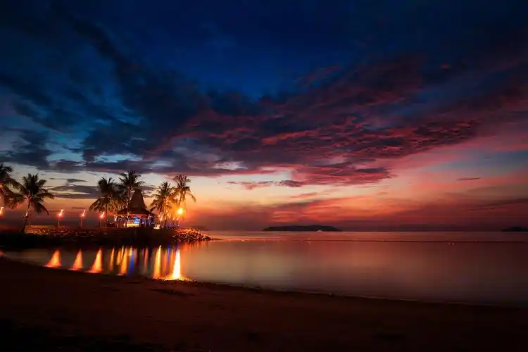 丹绒亚路海滩的夕阳