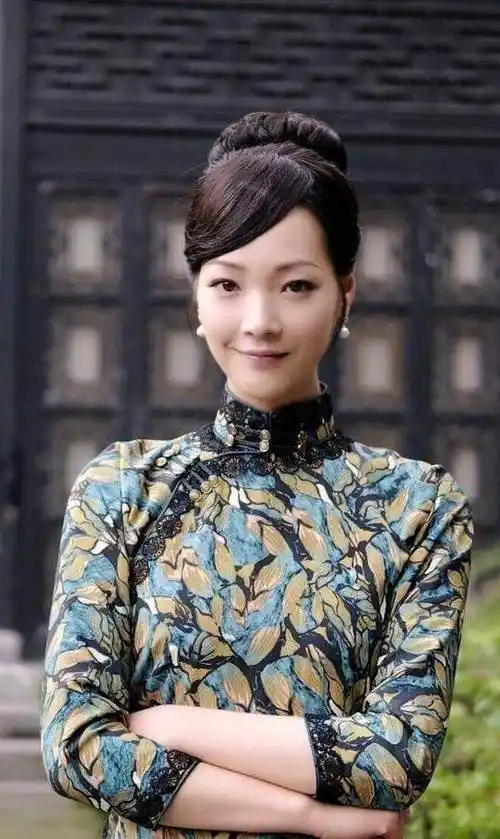 ③愚蠢的女主不符合谍战剧女主的形象,作为一部谍战剧,女主如此愚蠢