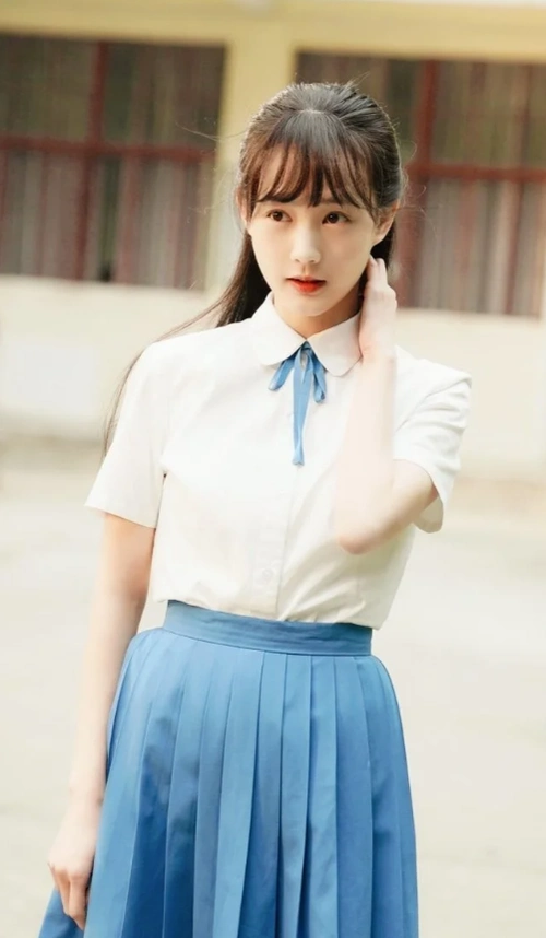 李一桐机场现身被抓拍看清路人镜头下的真实腿型是我眼花了吗