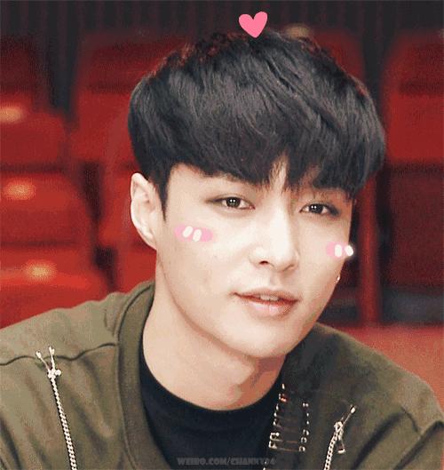 张艺兴gif帅哥gif阳光男孩gif小绵羊gif