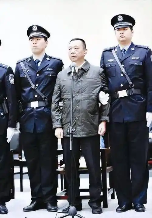 刘汉面对警方时叫嚣:湖北办不了我这个案子,2015年他被执行死刑_刘维