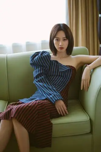 跟着蓝盈莹这样穿,秀两米大长腿又飒又美