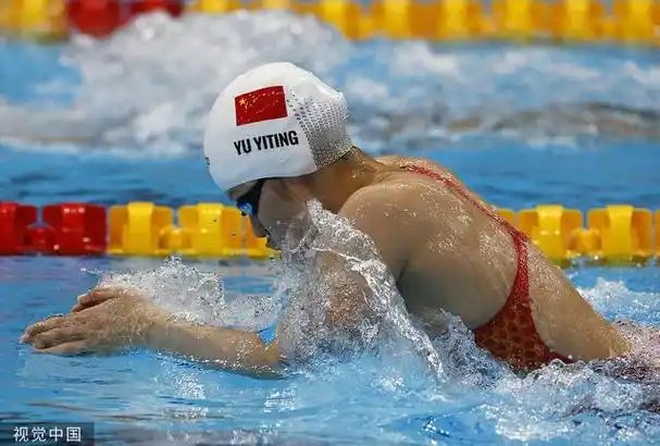 在东京水上运动中心举行的游泳项目女子200米个人混合泳项目的半决赛